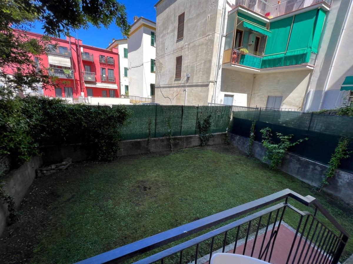 Manubella Appartamento 5 Vani Con Giardino 斯培西亚 外观 照片