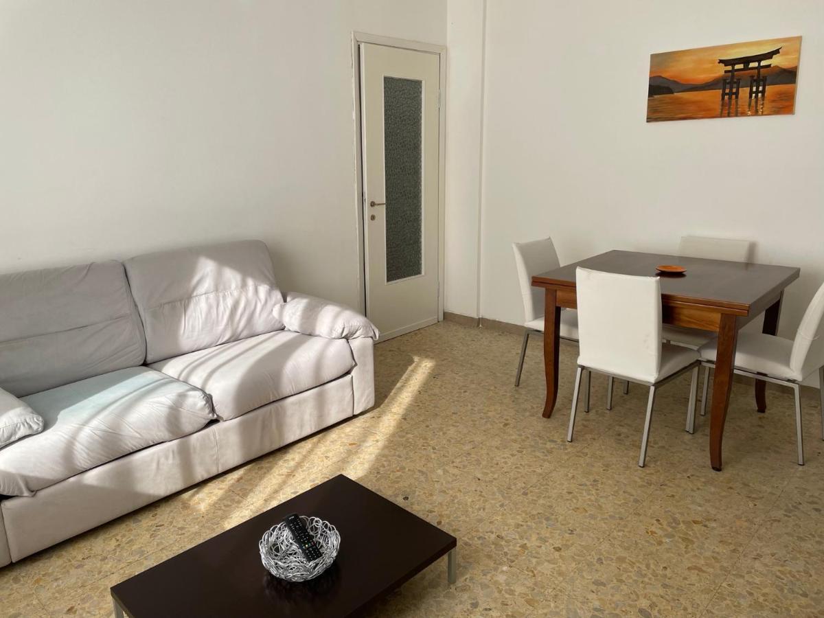Manubella Appartamento 5 Vani Con Giardino 斯培西亚 外观 照片